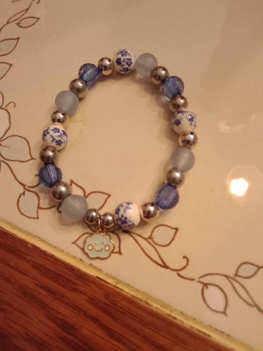 Blue and white floral beaded bracelet